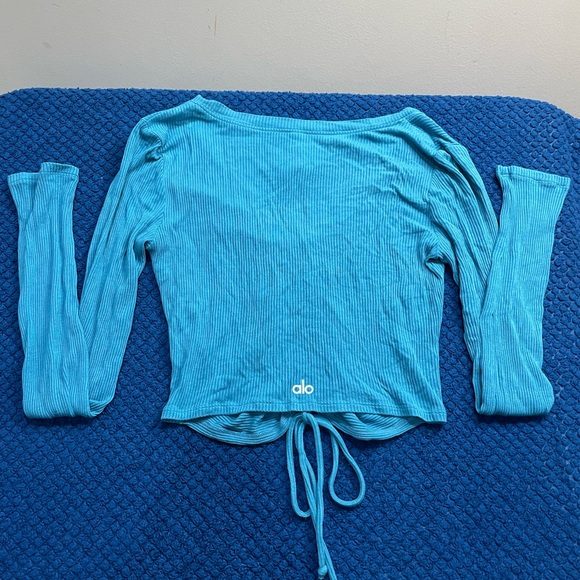 ALO Yoga Blue Turquoise Ruched V-Neck Cinched Crop Top Long Sleeve - Picture 3 of 4